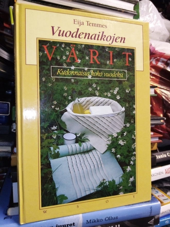Temmes: VUODENAIKOJEN VÄRIT (Kudonnaisia) Sis.postikulut