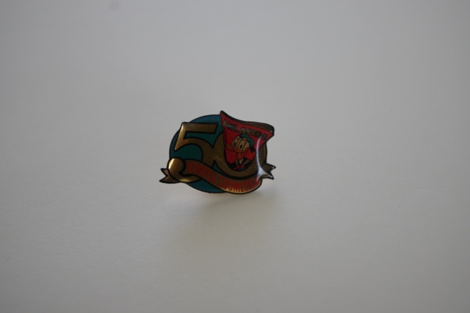 Pinssi Aku Ankka 50 vuotta Suomessa (2001)