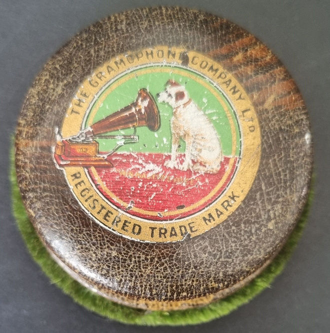 Antiikkinen savikiekkojen puhdistusharja The Gramophone Co.