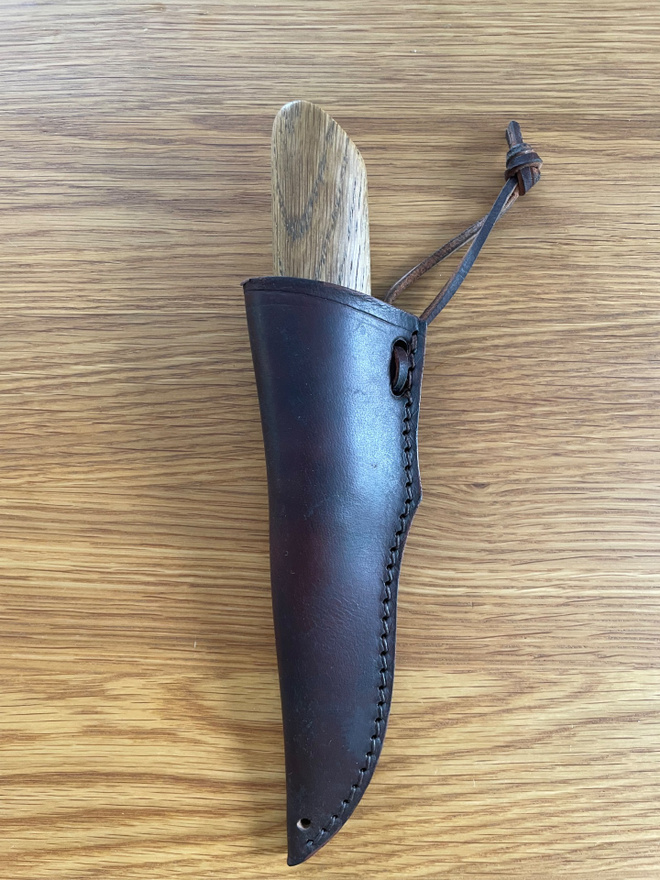 Käsin tehty puukko