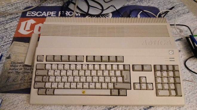 Amiga 500 pelkkä yksikkö toimii kuin uusi !