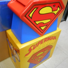 SUPERMAN LOGO CERAMIC COOKIE JAR	(44 748)	k.21cm l.28cm s.14 - pikkukuva 5