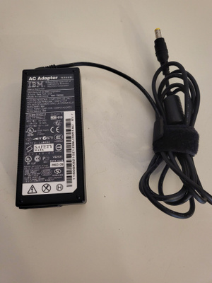 IBM kannettavan laturi 16V 4.5A