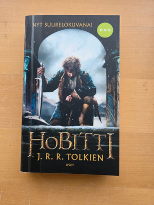 J.R.R. TOLKIEN . HOBITTI . POKKARI