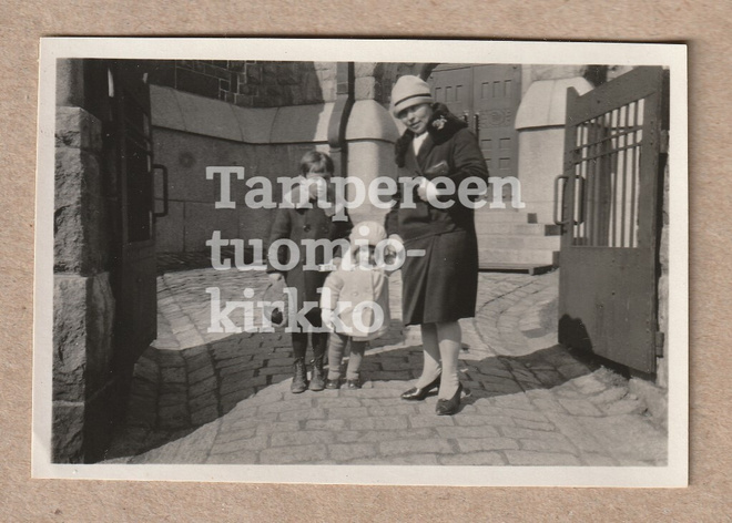 Vanha valokuva Tampereen tuomiokirkosta
