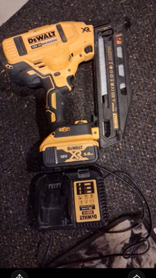 Naulain DeWalt DCN692P2. 18 V 1x5,0 Ah