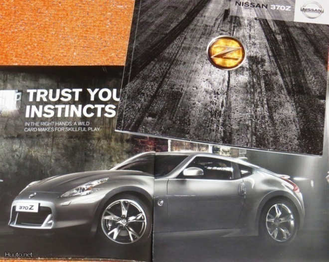 2011 Nissan 370 Z esite - KUIN UUSI - 24 sivua