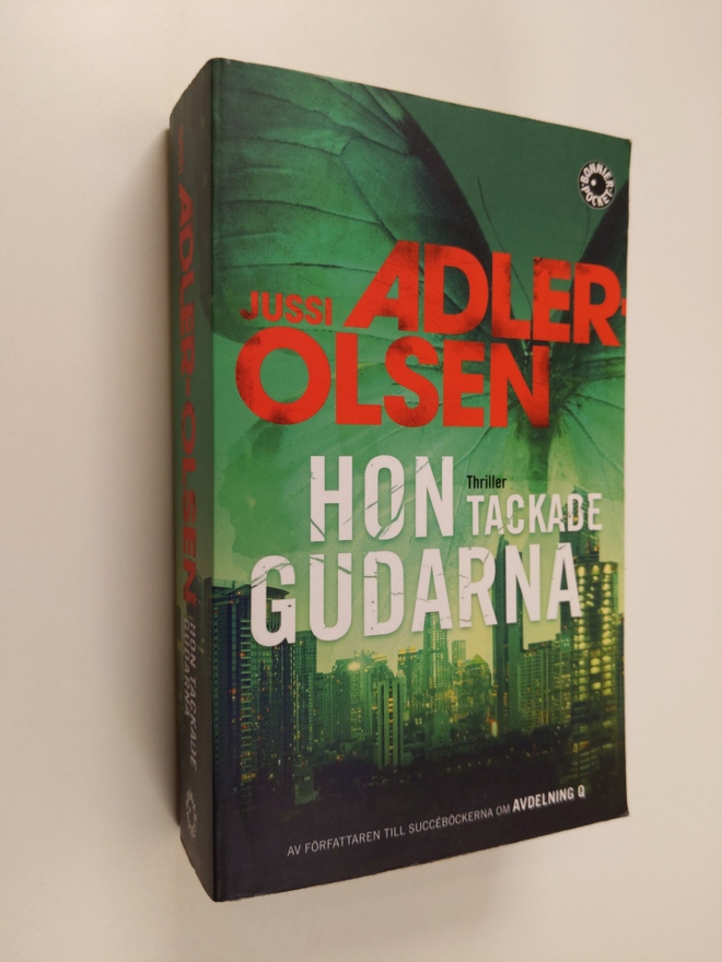 Jussi Adler-Olsen : Hon tackade gudarna - Thriller