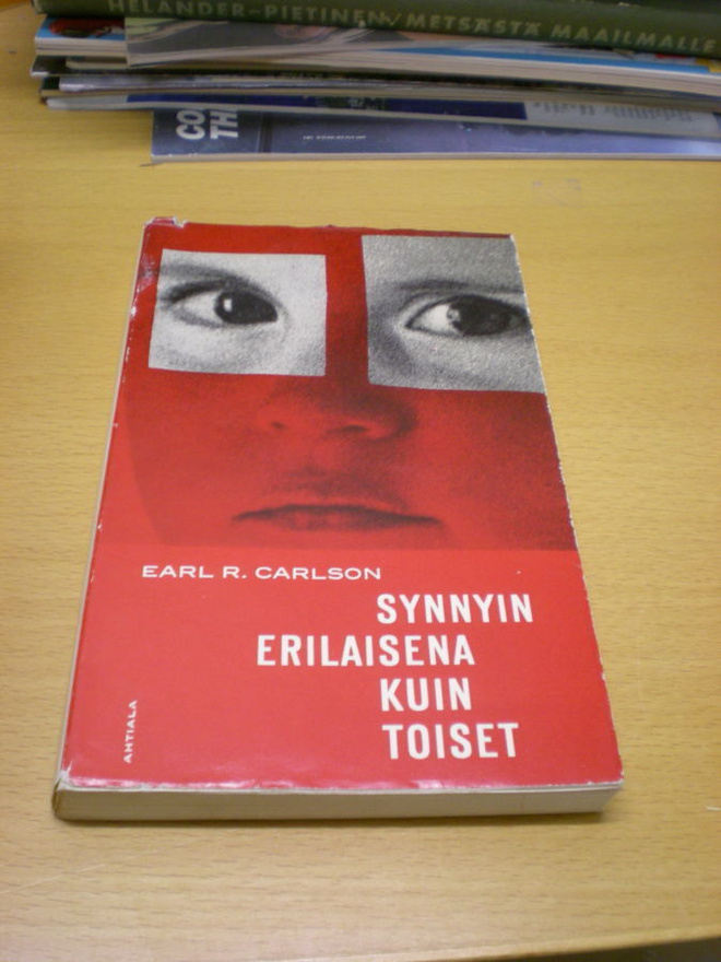 Earl R. Carlson: Synnyin erilaisena kuin toiset