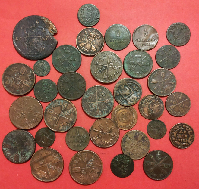 Ruotsi 30 rahaa, 1700-1800 -luku. Kunto huono-surkea (KD21)