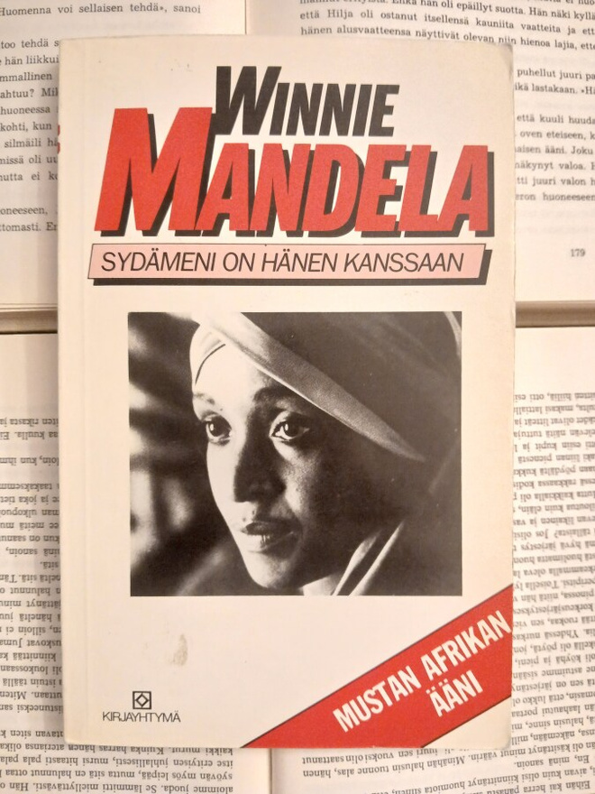 Winnie Mandela - Sydämeni on hänen kanssaan (nid.)