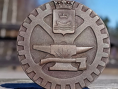 Ronssivärinen merkki. Halkaisija - 39 mm. Paino - 32g.