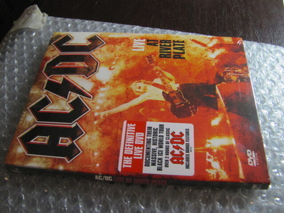 AC/DC Live at the River Plate DVD Muoveissa!