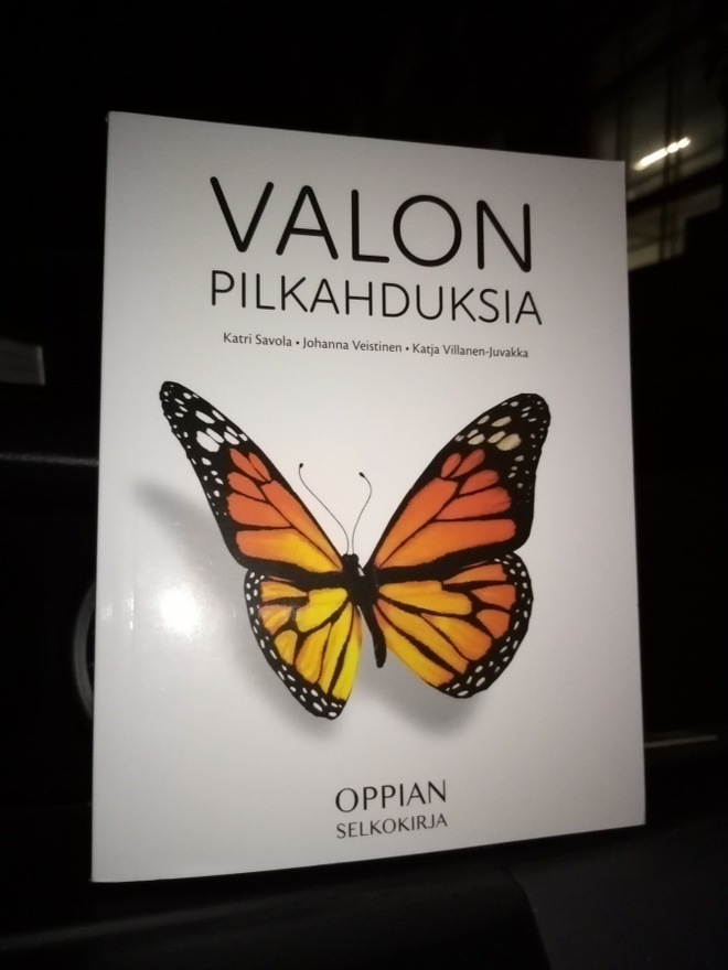 Savola :  Valon pilkahduksia ( SIS POSTIKULU) SELKOKIRJA