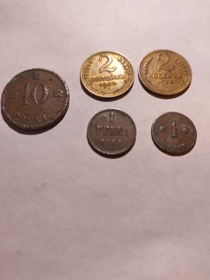 2 kopeekan, 1 pennin ja 10 pennin kolikot yht 5 kpl