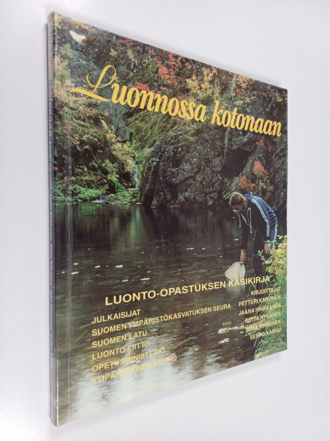 Luonnossa kotonaan : luonto-opastuksen käsikirja