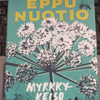Nuotio Eppu: Myrkkykeiso, Kosto ja Loppu - pikkukuva 1