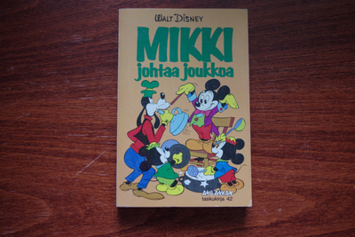 Aku Ankan taskukirja 42, Mikki johtaa joukkoa, 1.painos 1978