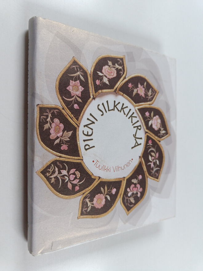 Tuulikki Vilhunen : Pieni silkkikirja