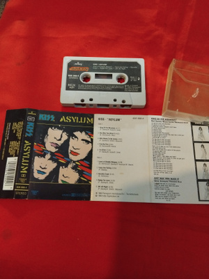 Kiss- asylum