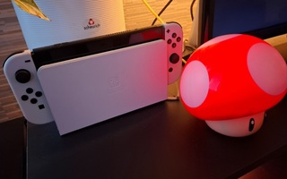 Nintendo OLED + YLI 15 peliä + monta lisäosaa