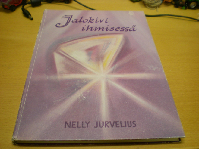 Nelly Jurvelius: Jalokivi ihmisessä