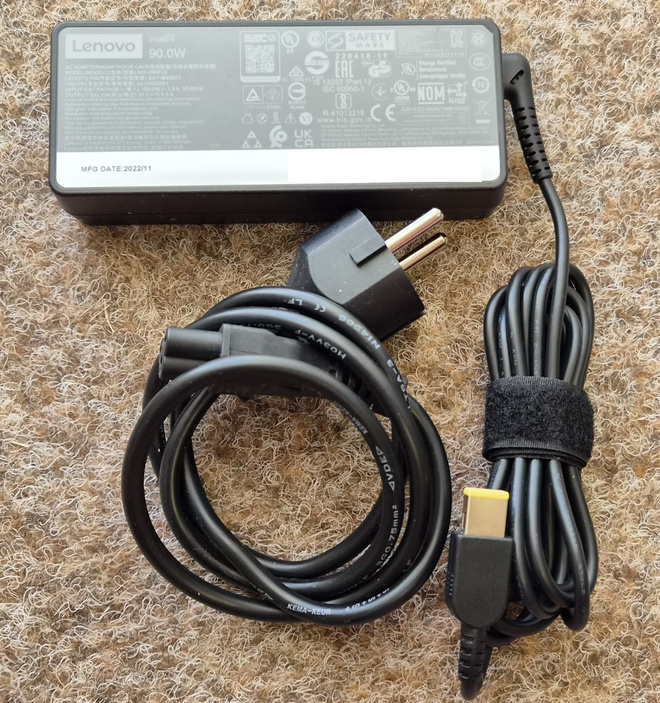 Lenovo 90w laturi (lattapää)