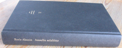 Boris Akunin: Asaselin salaliitto, Wsoy 2001. 2p. 343 s.