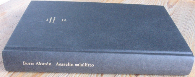 Boris Akunin: Asaselin salaliitto, Wsoy 2001. 2p. 343 s.