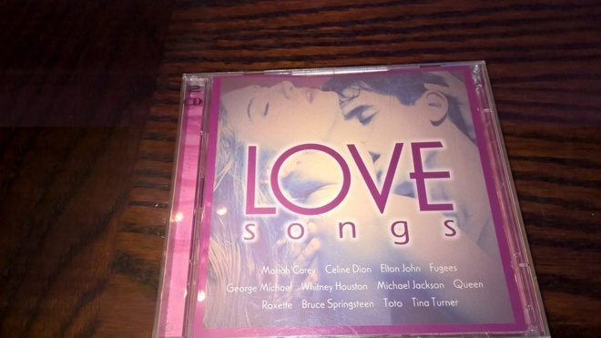 Love Songs tupla-CD-levy hienossa kunnossa