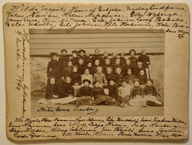 Hämeenlinnan tyttökoulun II luokka v 1901