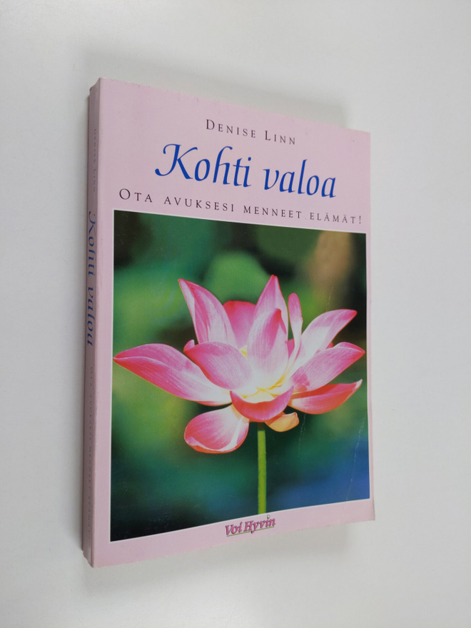 Denise Linn : Kohti valoa : ota avuksesi menneet elämät! ...