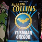 Suzanne Collins alismaan tarinat 1,2, 4 ja 5 - pikkukuva 1