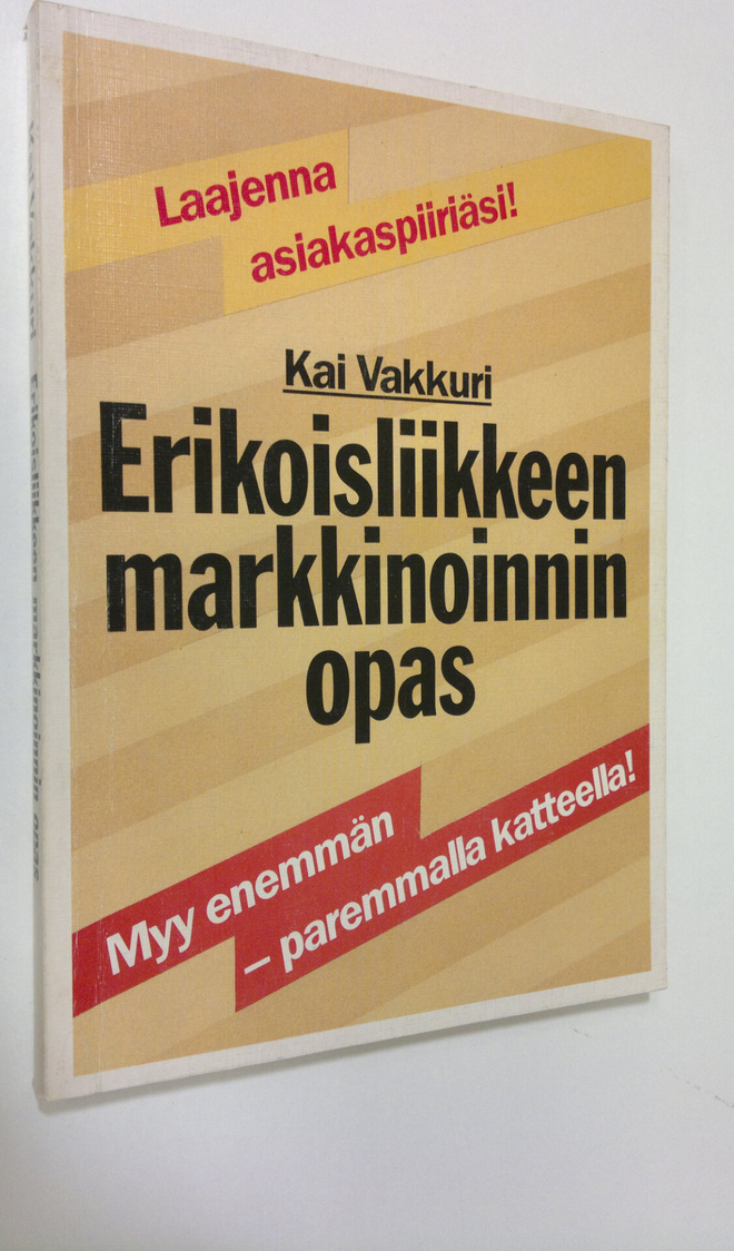 Kai Vakkuri : Erikoisliikkeen markkinoinnin opas