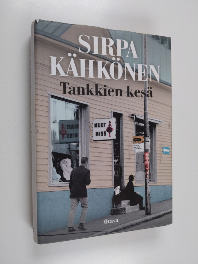 Sirpa Kähkönen : Tankkien kesä