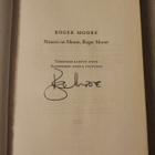 Nimeni on Moore, Roger Moore SIGNEERAUS - pikkukuva 3