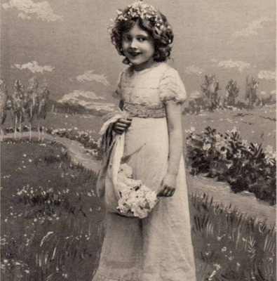 LAPSI / Seppelepäinen tyttö valkoisessa mekossa. 1900-l.
