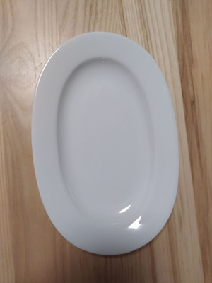 Tarjoilulautanen posliinia