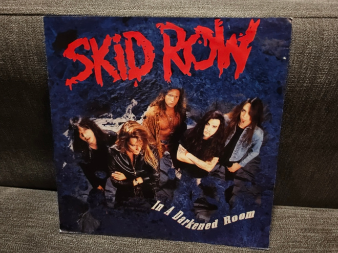 Skid Row – In A Darkened Room  7"