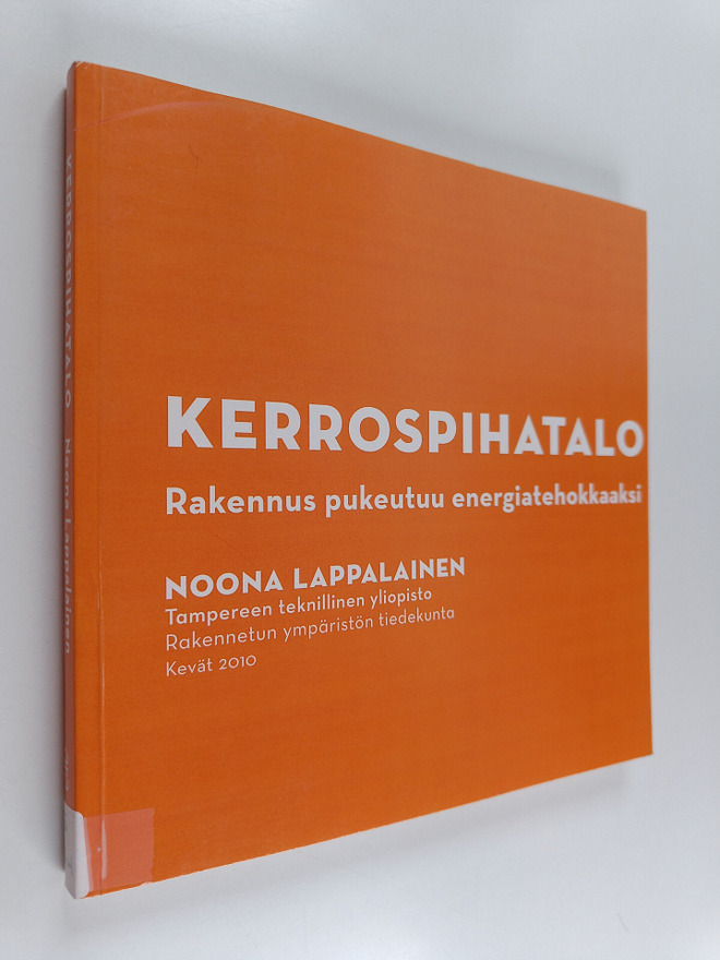 Noona Lappalainen : Kerrospihatalo : rakennus pukeutuu en...
