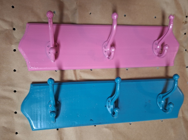 2x naulakko puinen metallikoukut pinkki ja turkoosi