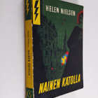 Helen Nielsen : Nainen katolla : salapoliisiromaani - pikkukuva 1