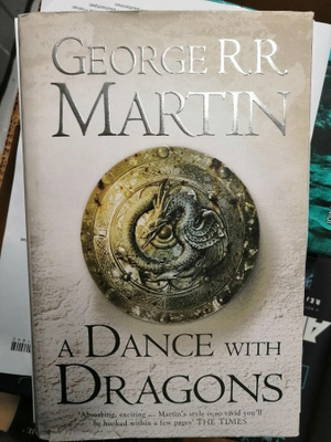 Martin, G. R. R.: Dance with Dragons (kovakantinen)