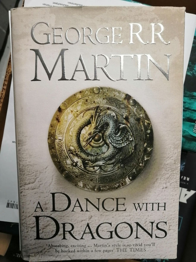 Martin, G. R. R.: Dance with Dragons (kovakantinen)