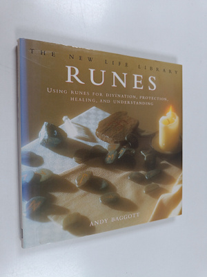 Terry Hewitt ym. : Runes - Using runes for divination, pr...