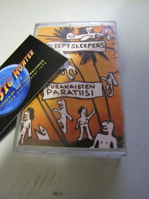 SLEEPY SLEEPERS - TURAKAISTEN PARATIISI C-KASETTI+