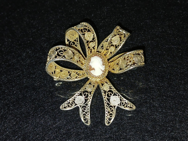 Vintage Camee hopea filigraani solki rintaneula