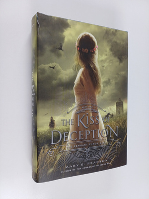 Mary E. Pearson : The kiss of deception
