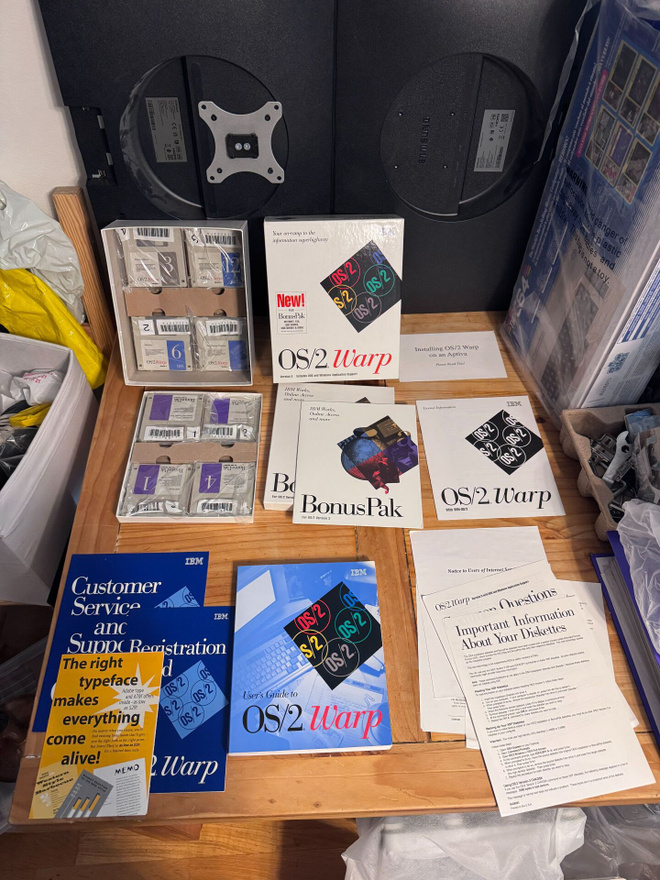 IBM OS/2 Warp 3+BonusPak, alkuperäinen laatikko ja disketit