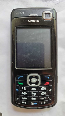 Mustanvärinen Nokia N70 matkapuhelin